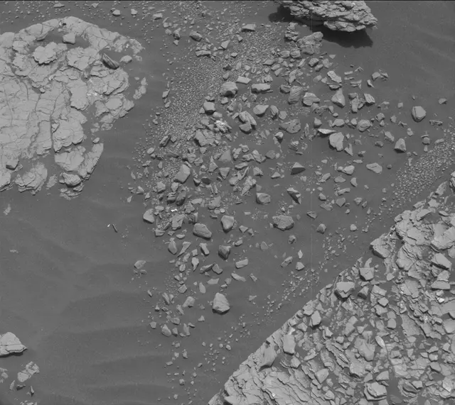 Sol 2848: Mast Camera (Mastcam)