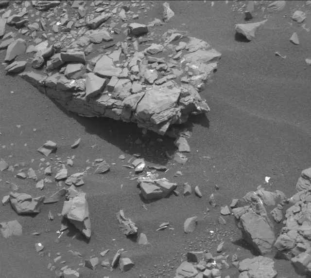 Sol 2850: Mast Camera (Mastcam)