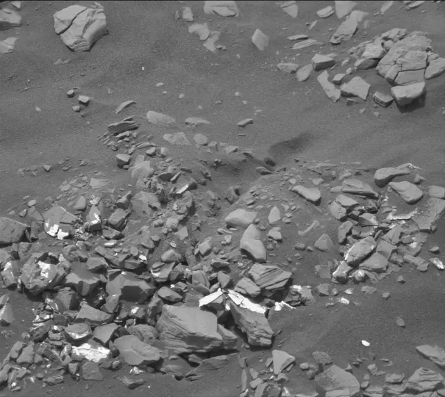 Sol 2850: Mast Camera (Mastcam)