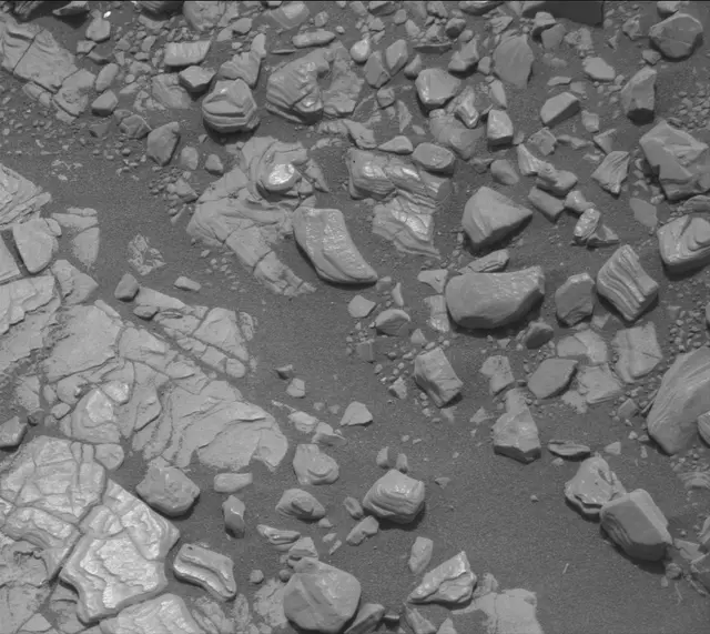 Sol 2850: Mast Camera (Mastcam)
