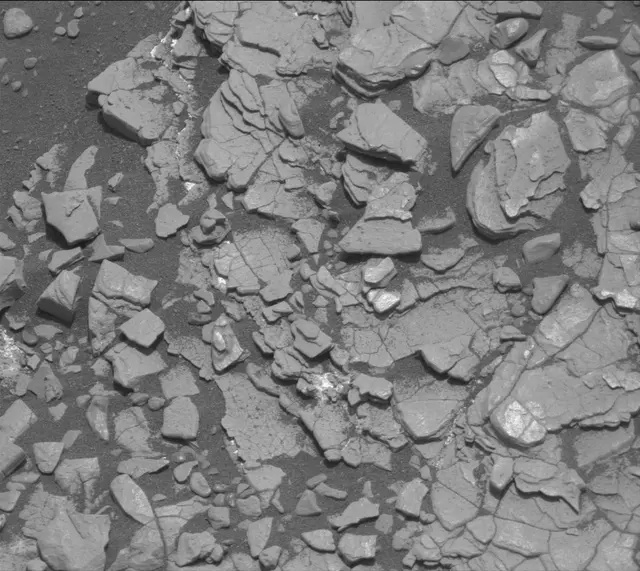 Sol 2850: Mast Camera (Mastcam)
