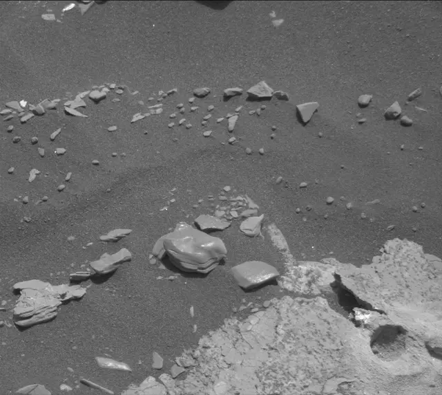 Sol 2919: Mast Camera (Mastcam)