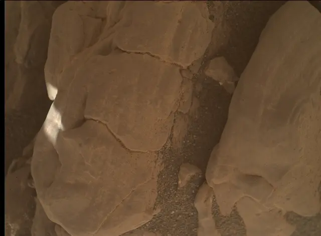 Sol 2942: Mars Hand Lens Imager (MAHLI)