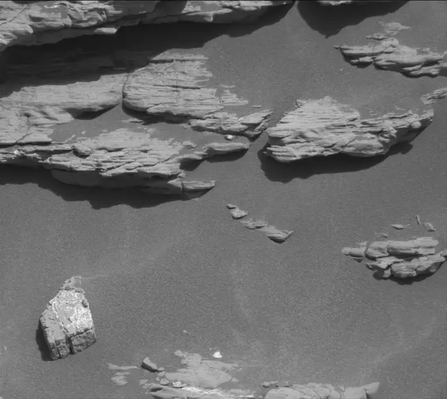 Sol 2943: Mast Camera (Mastcam)