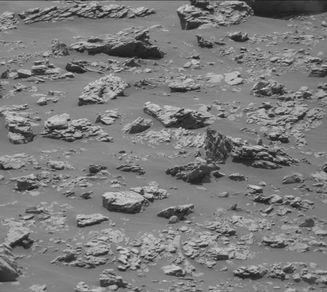 Sol 2943: Mast Camera (Mastcam)