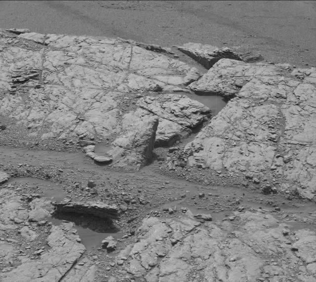 Sol 2946: Mast Camera (Mastcam)