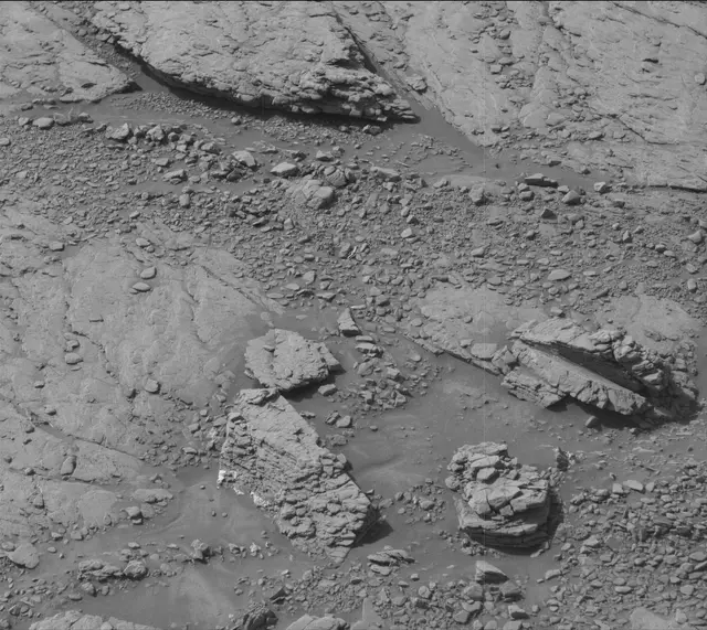 Sol 2946: Mast Camera (Mastcam)