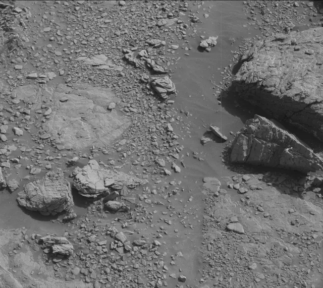 Sol 2946: Mast Camera (Mastcam)