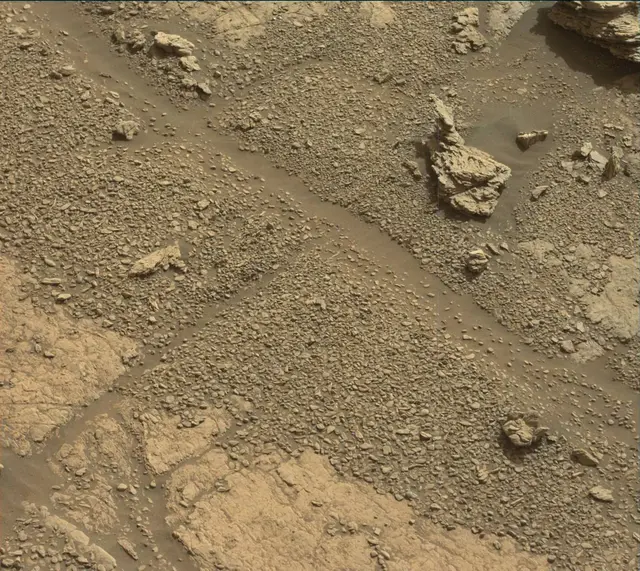 Sol 2947: Mast Camera (Mastcam)