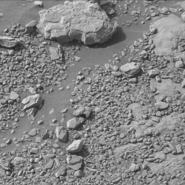 Sol 2947: Mast Camera (Mastcam)