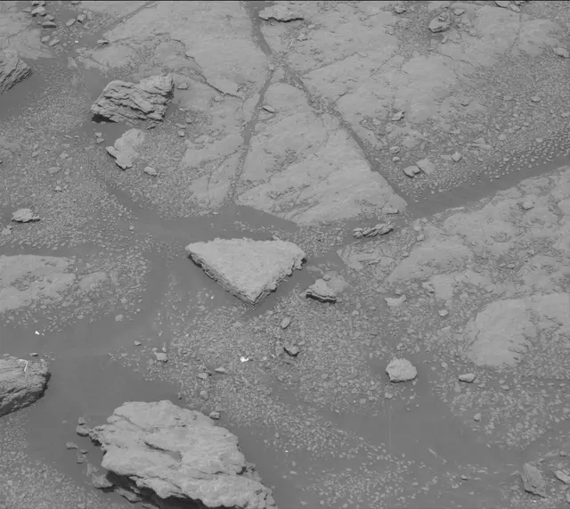 Sol 2950: Mast Camera (Mastcam)