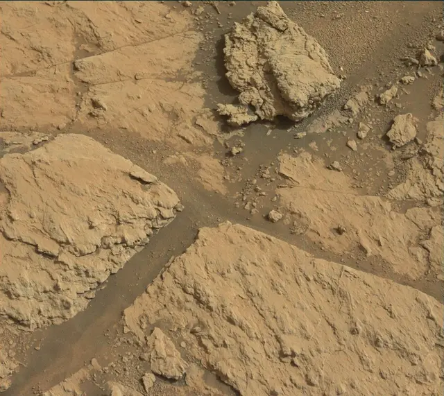 Sol 2951: Mast Camera (Mastcam)