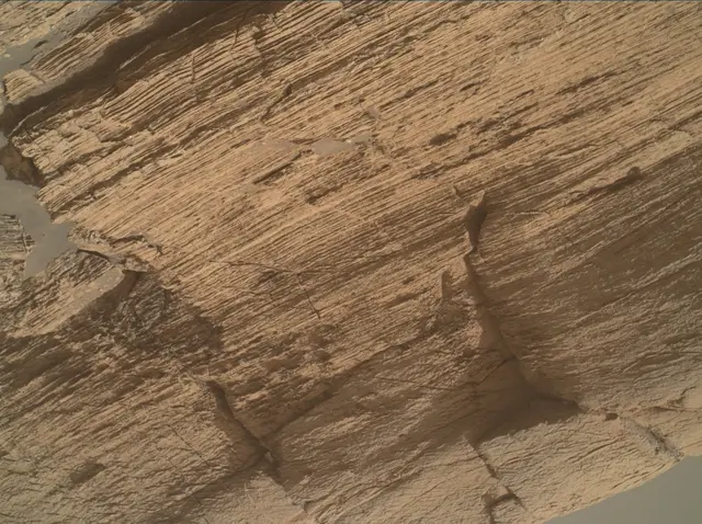 Sol 3070: Mars Hand Lens Imager (MAHLI)