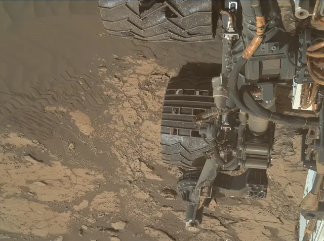 Sol 3070: Mars Hand Lens Imager (MAHLI)