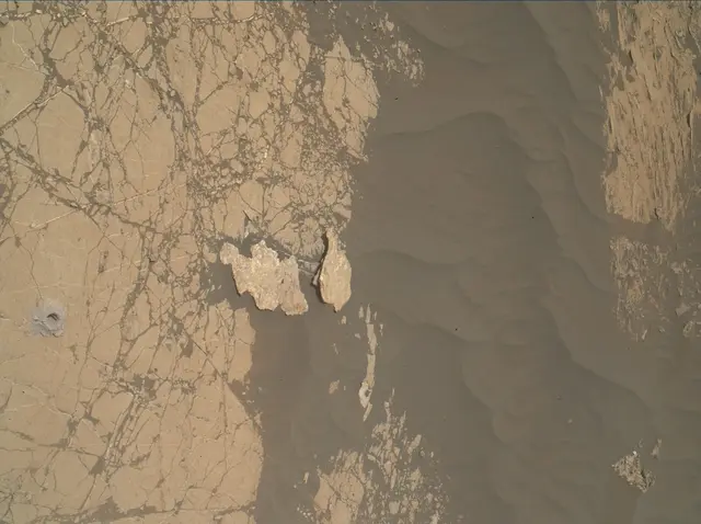 Sol 3070: Mars Hand Lens Imager (MAHLI)