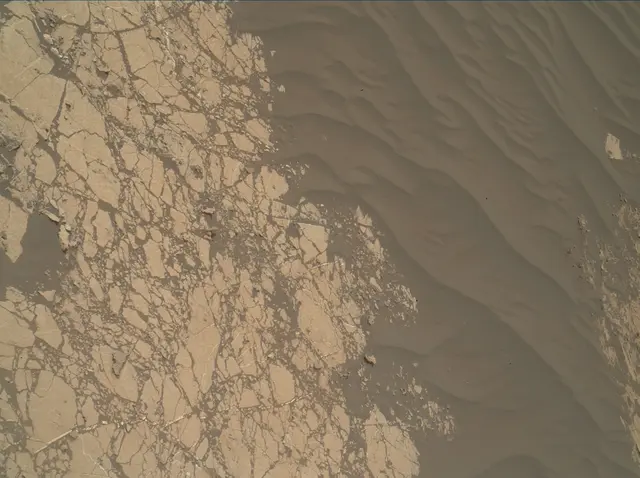 Sol 3070: Mars Hand Lens Imager (MAHLI)