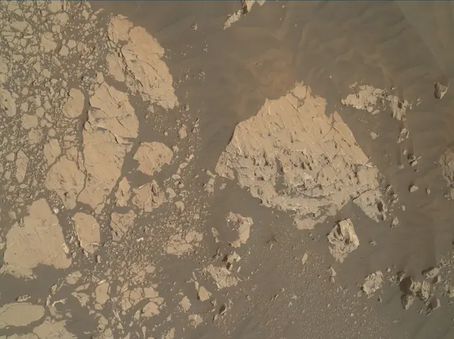Sol 3070: Mars Hand Lens Imager (MAHLI)
