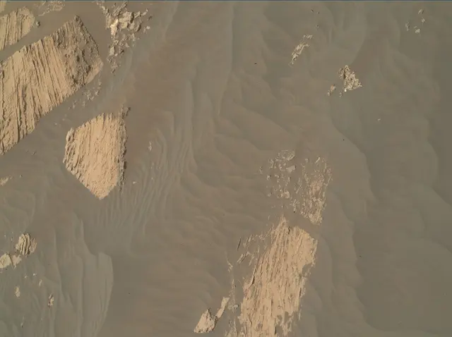 Sol 3070: Mars Hand Lens Imager (MAHLI)