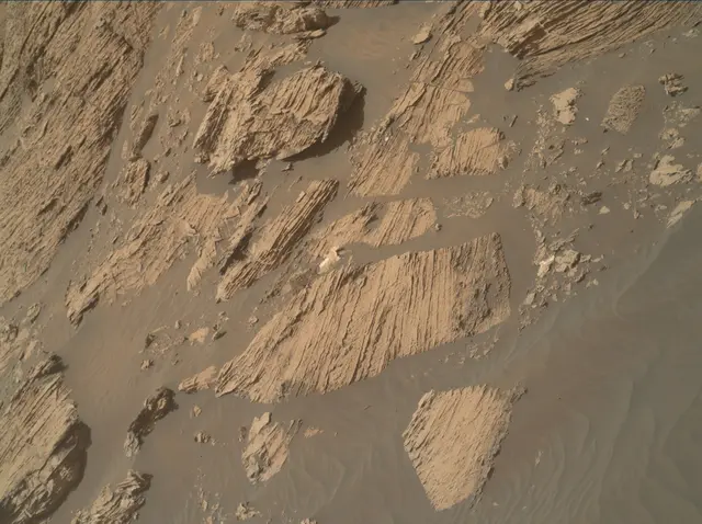 Sol 3070: Mars Hand Lens Imager (MAHLI)