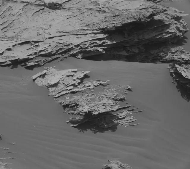Sol 3076: Mast Camera (Mastcam)