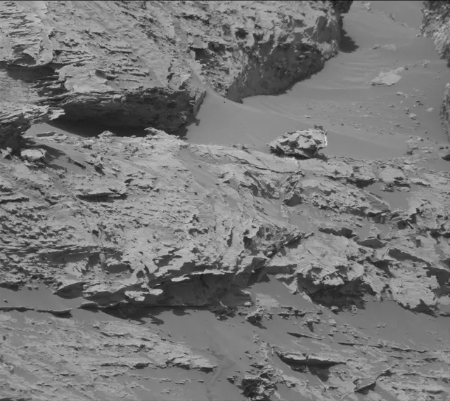 Sol 3081: Mast Camera (Mastcam)