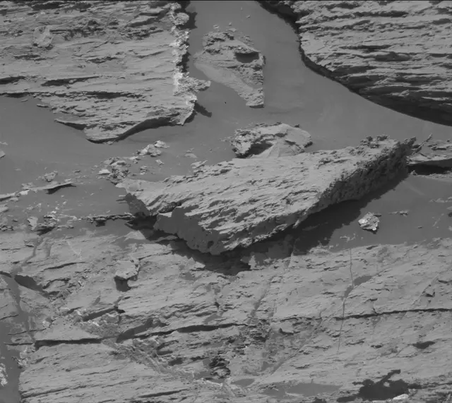 Sol 3081: Mast Camera (Mastcam)
