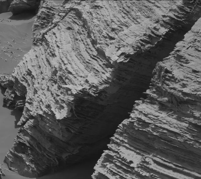 Sol 3081: Mast Camera (Mastcam)