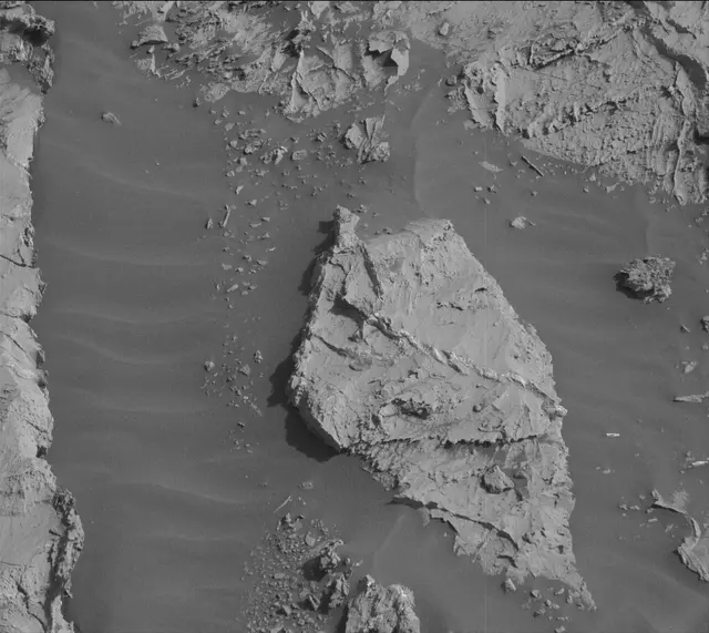 Sol 3083: Mast Camera (Mastcam)