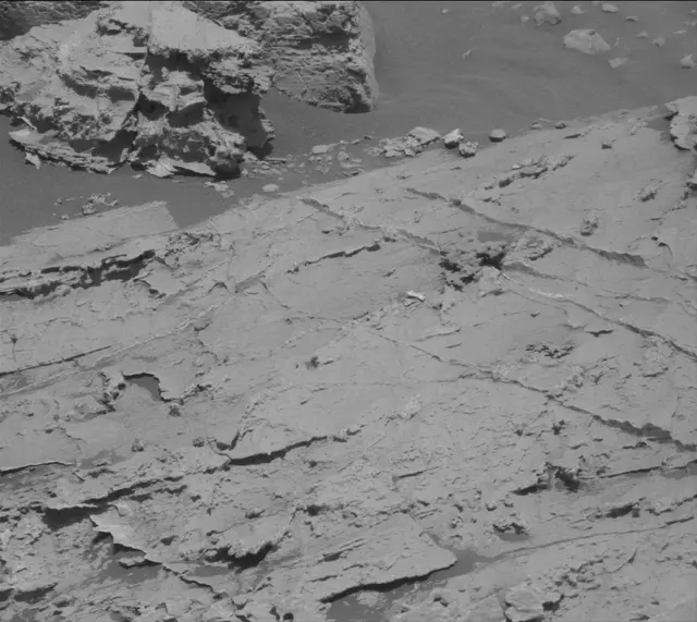 Sol 3085: Mast Camera (Mastcam)