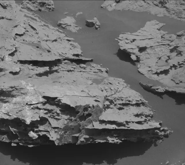 Sol 3085: Mast Camera (Mastcam)