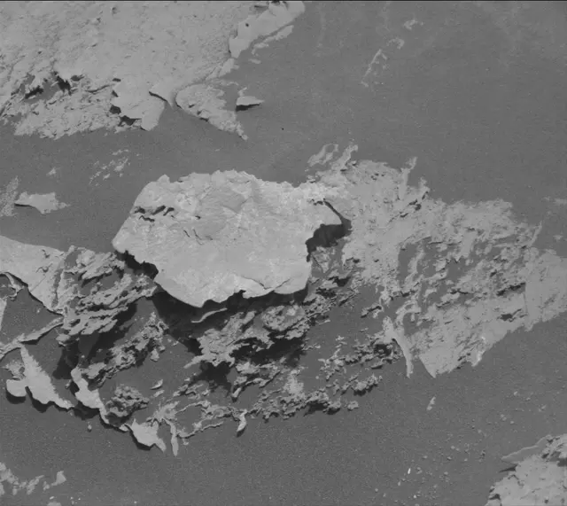 Sol 3085: Mast Camera (Mastcam)