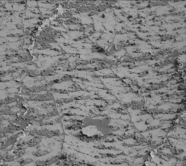 Sol 3139: Mast Camera (Mastcam)