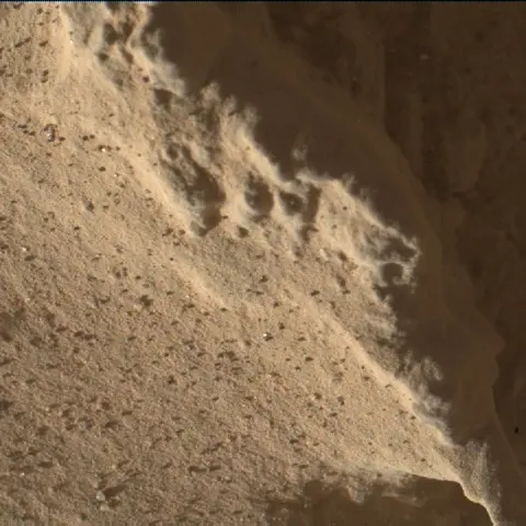 Sol 3139: Mars Hand Lens Imager (MAHLI)