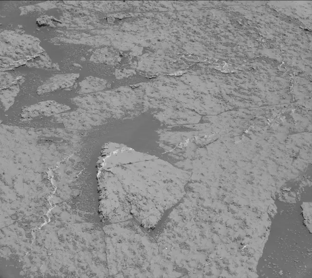 Sol 3143: Mast Camera (Mastcam)