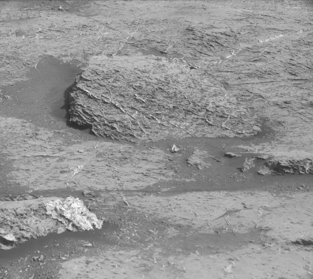 Sol 3157: Mast Camera (Mastcam)