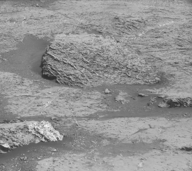 Sol 3157: Mast Camera (Mastcam)