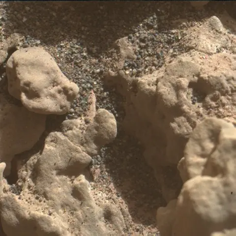Sol 3160: Mars Hand Lens Imager (MAHLI)