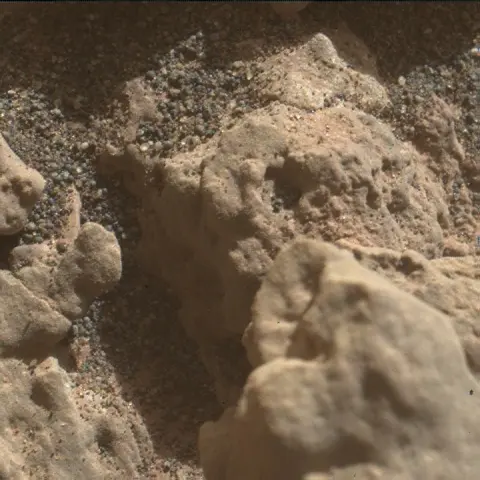 Sol 3160: Mars Hand Lens Imager (MAHLI)