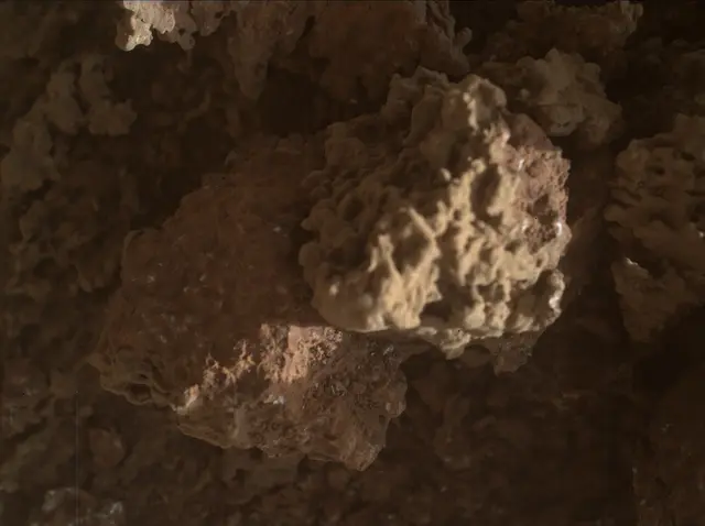 Sol 3272: Mars Hand Lens Imager (MAHLI)
