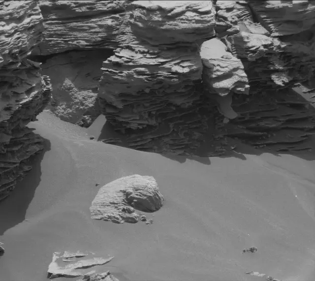 Sol 3371: Mast Camera (Mastcam)