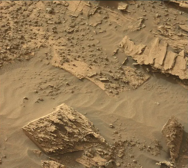 Sol 3383: Mast Camera (Mastcam)