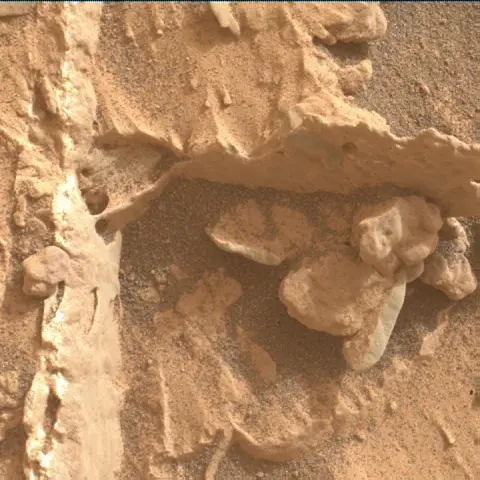 Sol 3503: Mars Hand Lens Imager (MAHLI)