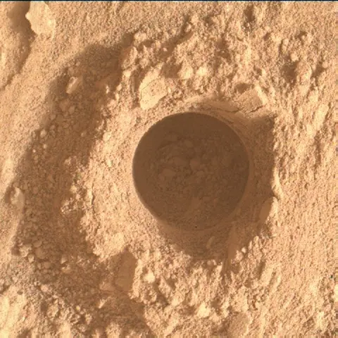 Sol 3528: Mars Hand Lens Imager (MAHLI)