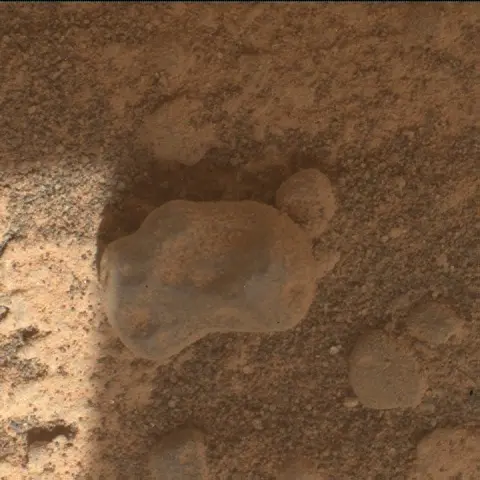 Sol 3560: Mars Hand Lens Imager (MAHLI)