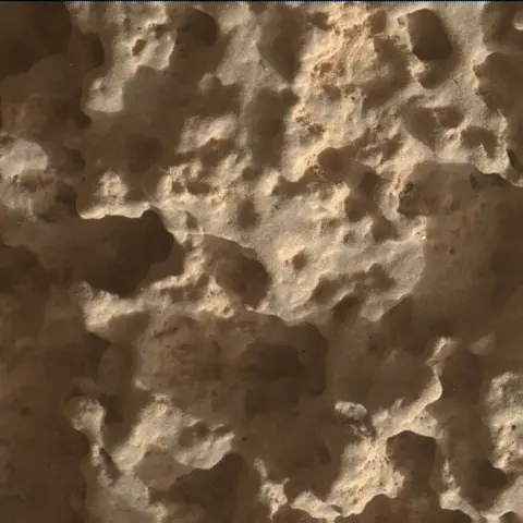 Sol 3583: Mars Hand Lens Imager (MAHLI)