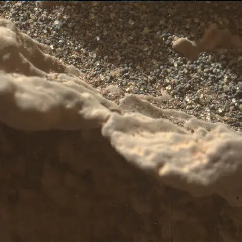 Sol 3599: Mars Hand Lens Imager (MAHLI)