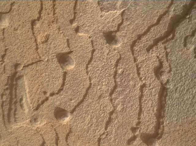 Sol 3609: Mars Hand Lens Imager (MAHLI)