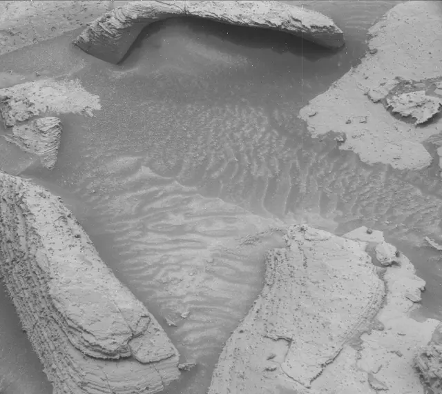 Sol 3618: Mast Camera (Mastcam)