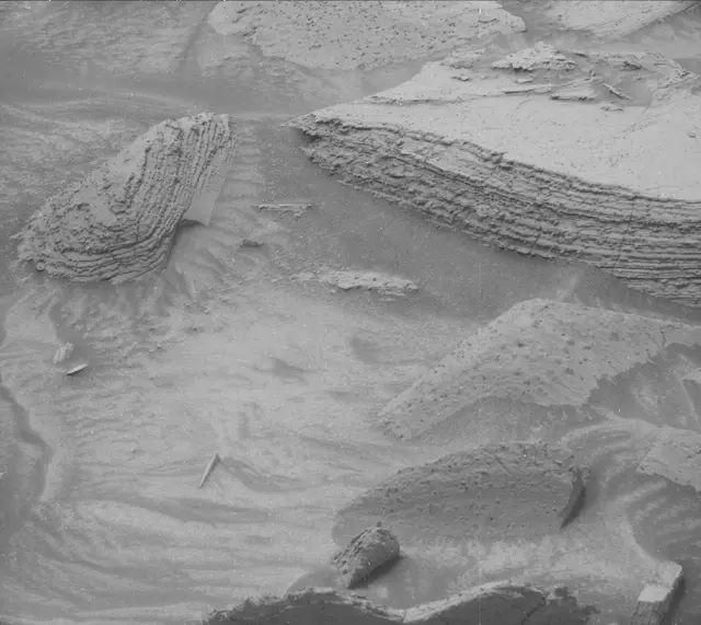 Sol 3618: Mast Camera (Mastcam)