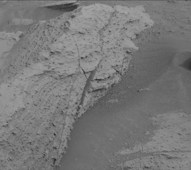 Sol 3631: Mast Camera (Mastcam)